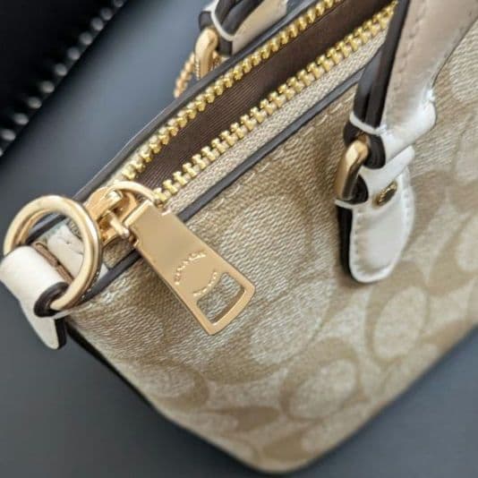 超美品　コーチ　ミニショルダーバッグ シグネチャー アクセサリーポーチ