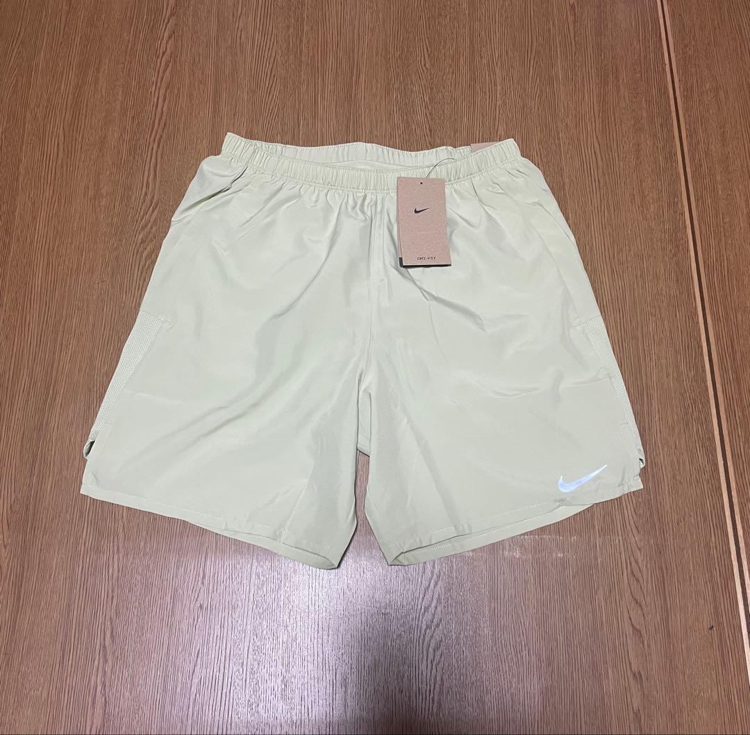 Nike フード付きジャケットとショーツセット