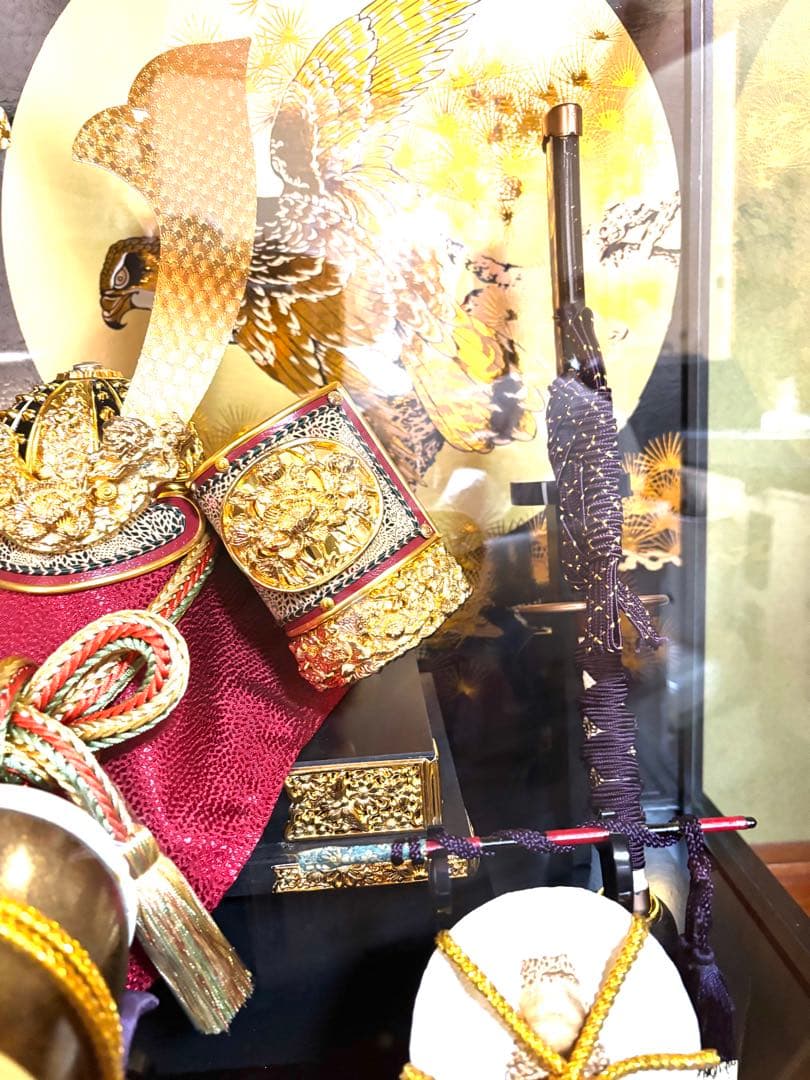 兜飾り　鷹　カッコいい　五月の節句　ガラスケース付き