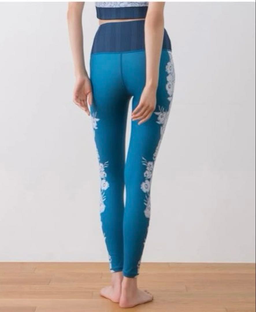 【SUKALA】ドローイングフラワーショートタンクトップ&レギンス