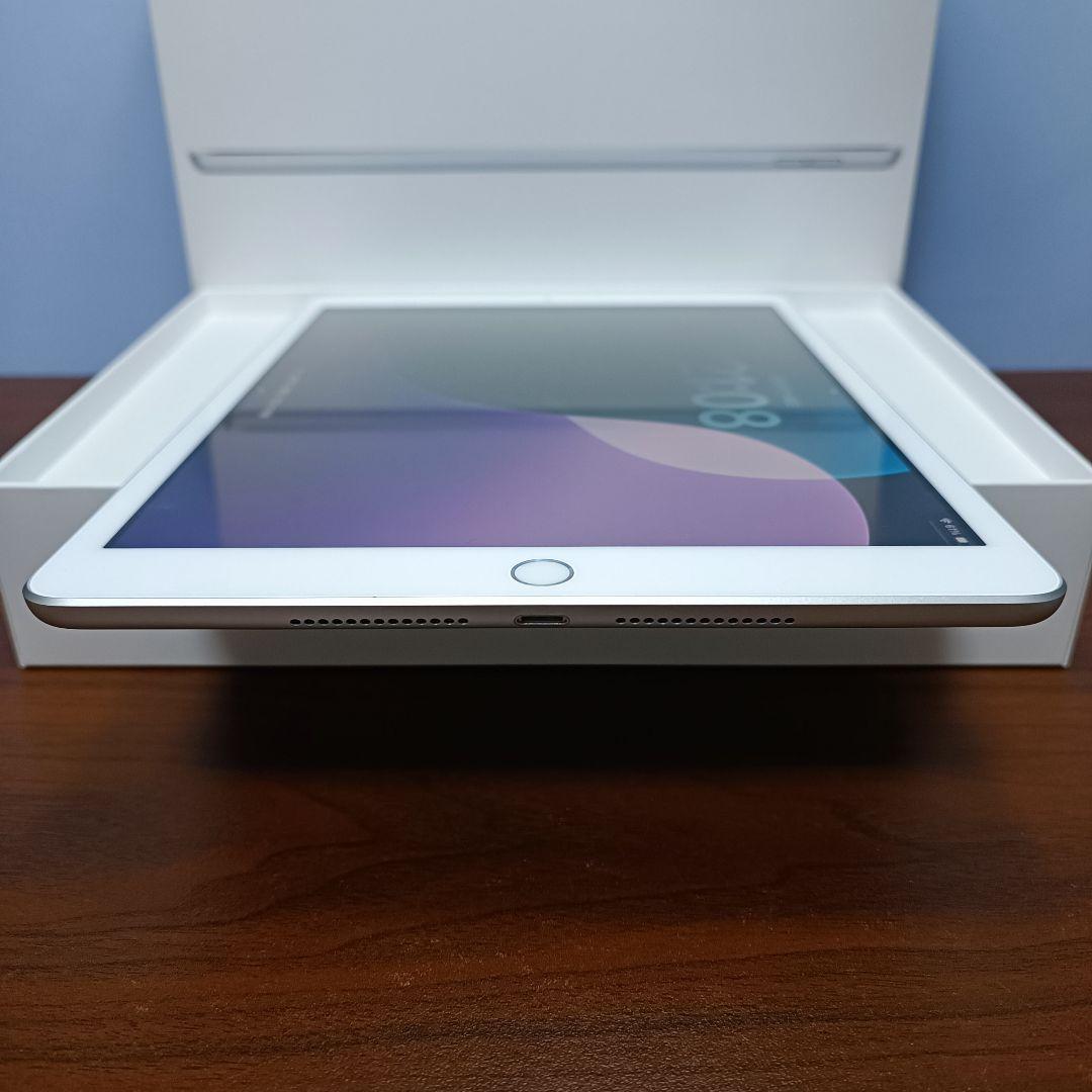美品 iPad 10.2 第8世代 WiFi 128GB キーボード、カバー付き