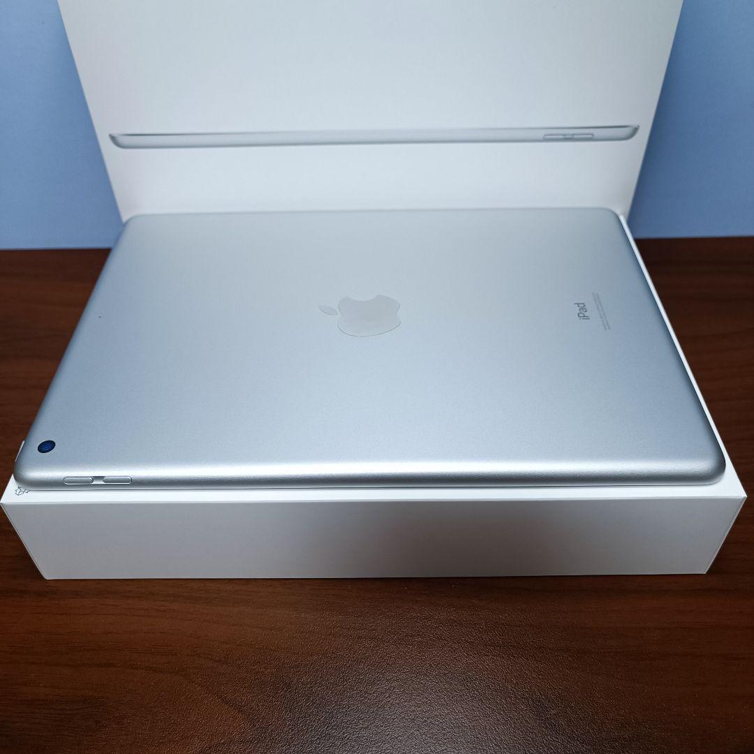 美品 iPad 10.2 第8世代 WiFi 128GB キーボード、カバー付き