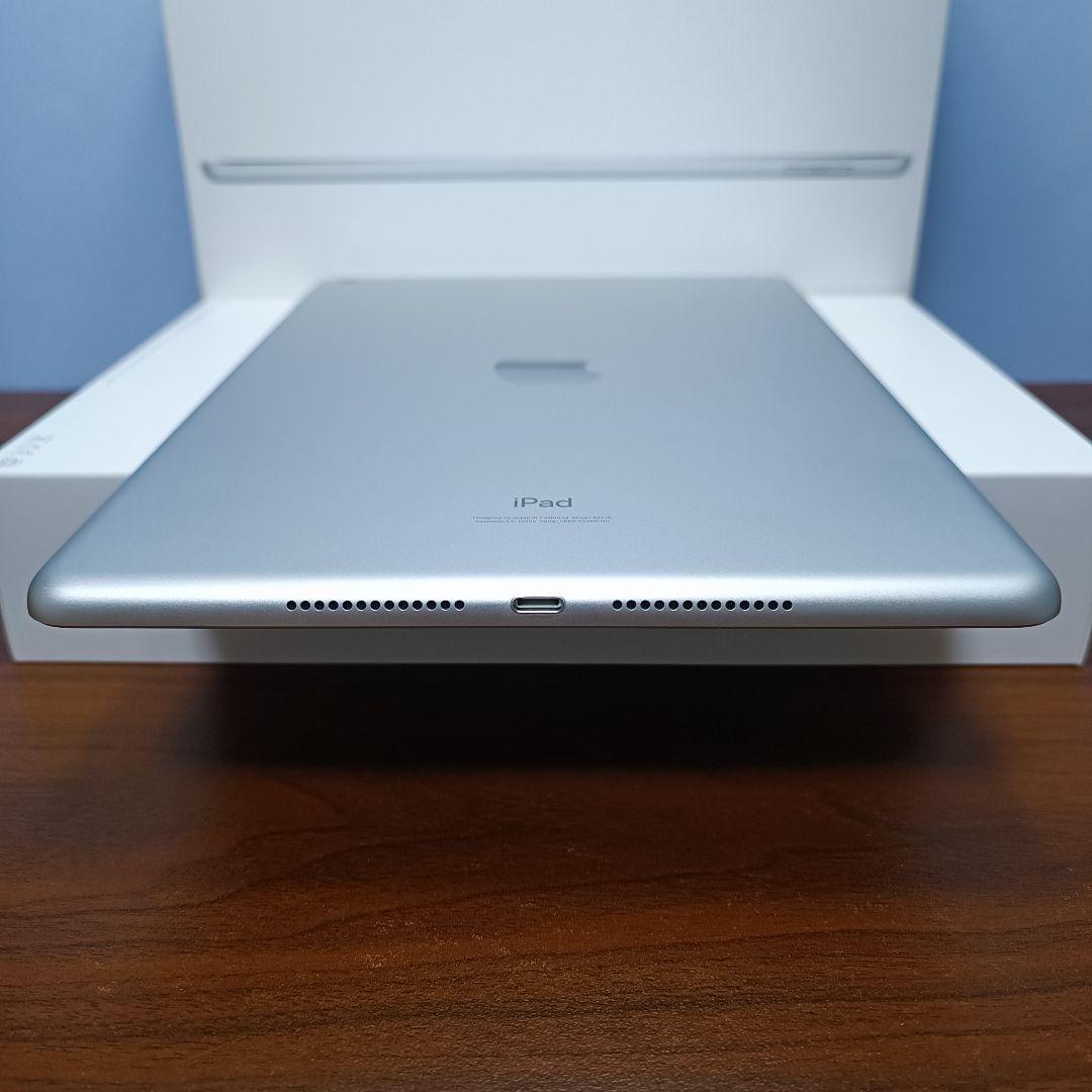 美品 iPad 10.2 第8世代 WiFi 128GB キーボード、カバー付き