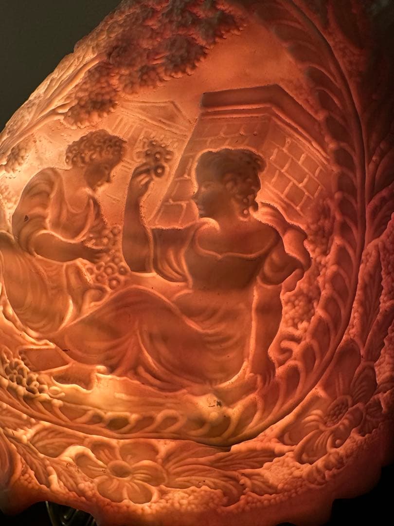 シェルランプ　アンティーク　貝殻の彫刻ランプ　カメオ