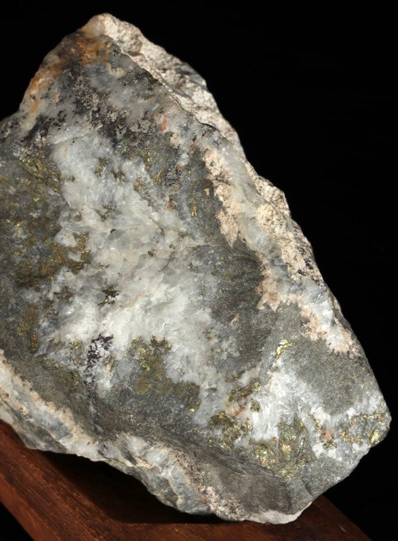 佐渡 金鉱石 原石 標本 鑑賞石 水石 天然石 自然石 飾石 台座付 2135g