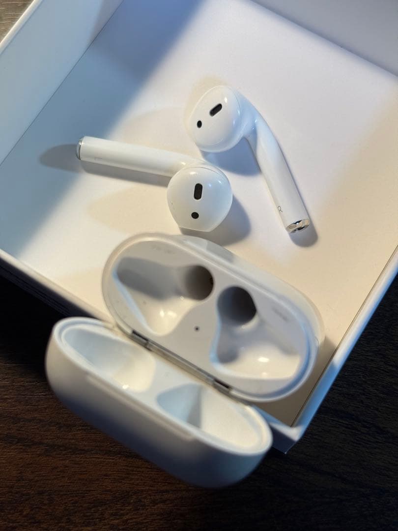 Apple AirPods 2 本体 ホワイト 充電ケース付き