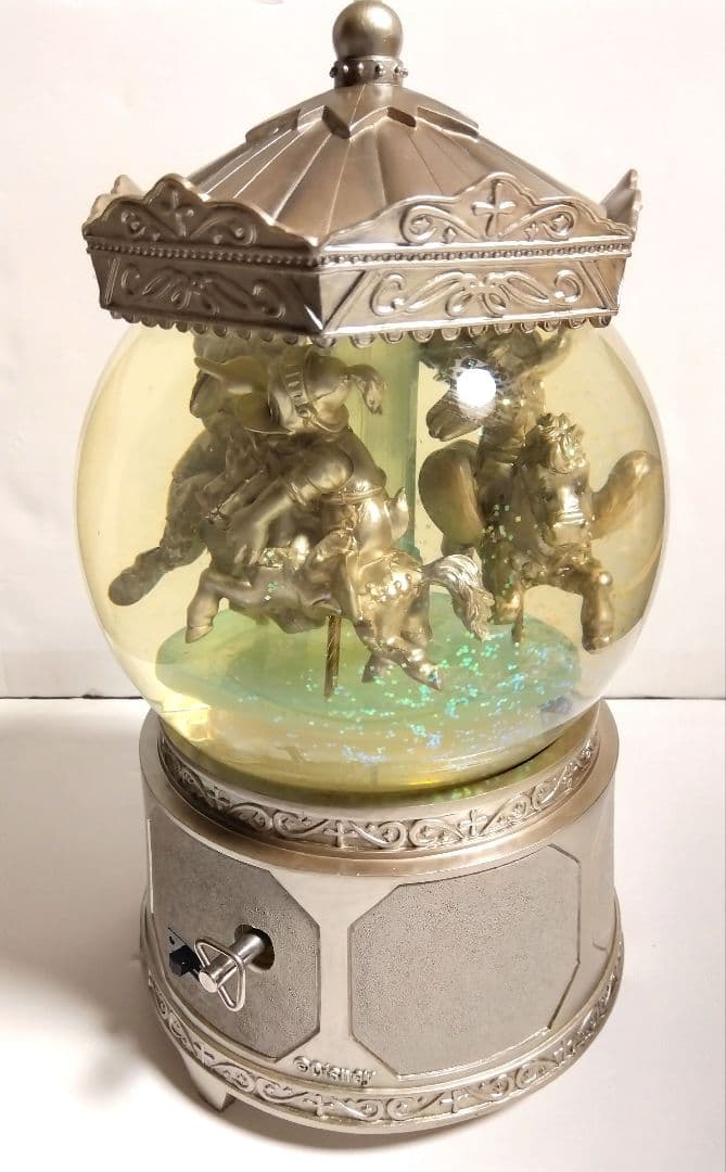 ディズニー　オルゴール　スノードーム　メリーゴーランド