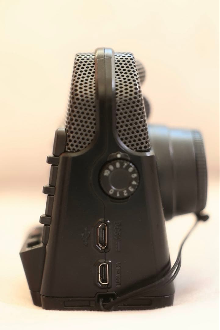 【美品】ZOOM ( ズーム )Q2n-4K　4Kハンディビデオレコーダー