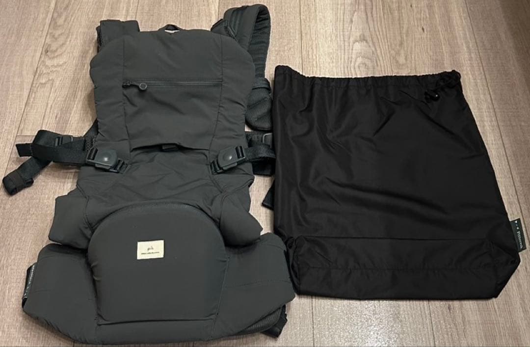 美品 最新 ピトレスク 抱っこ紐 チャコールグレー