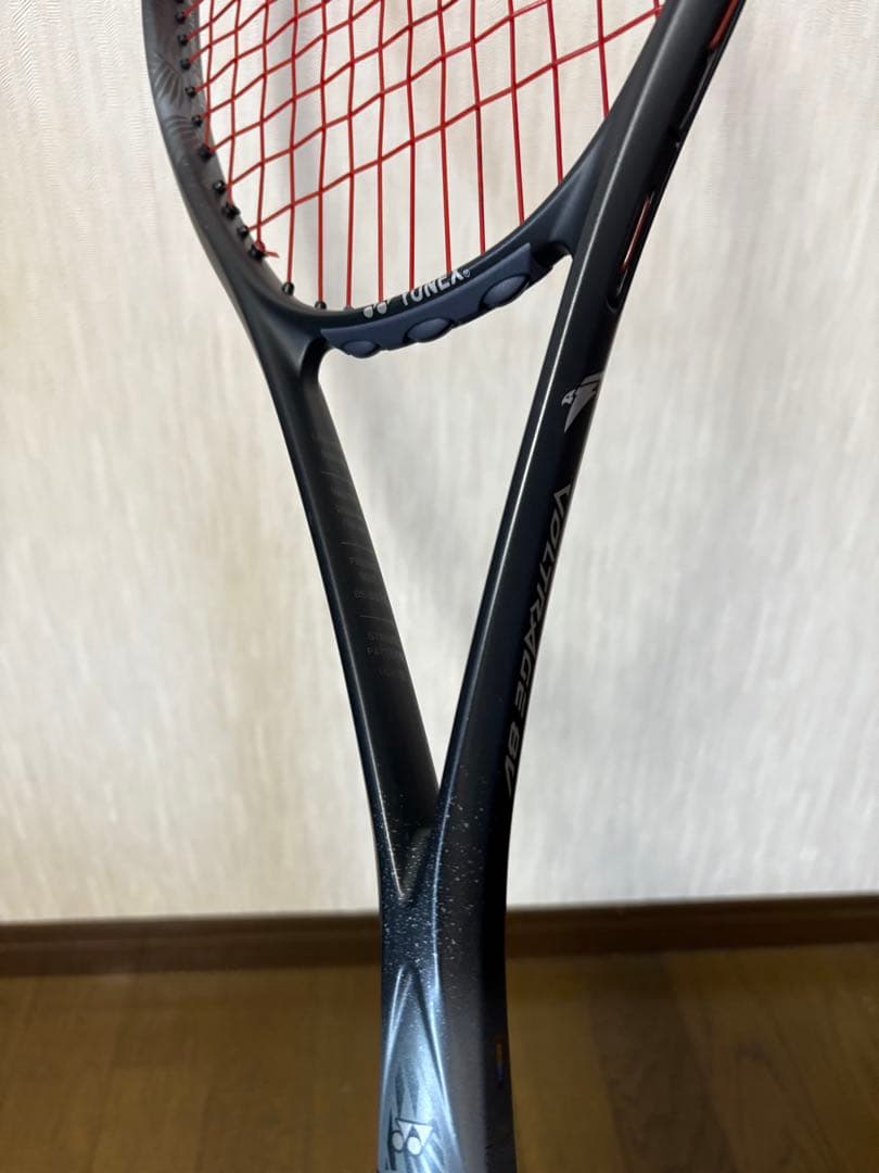 YONEX ヨネックス　VOLTRAGE￼8V ボルトレイジ8V