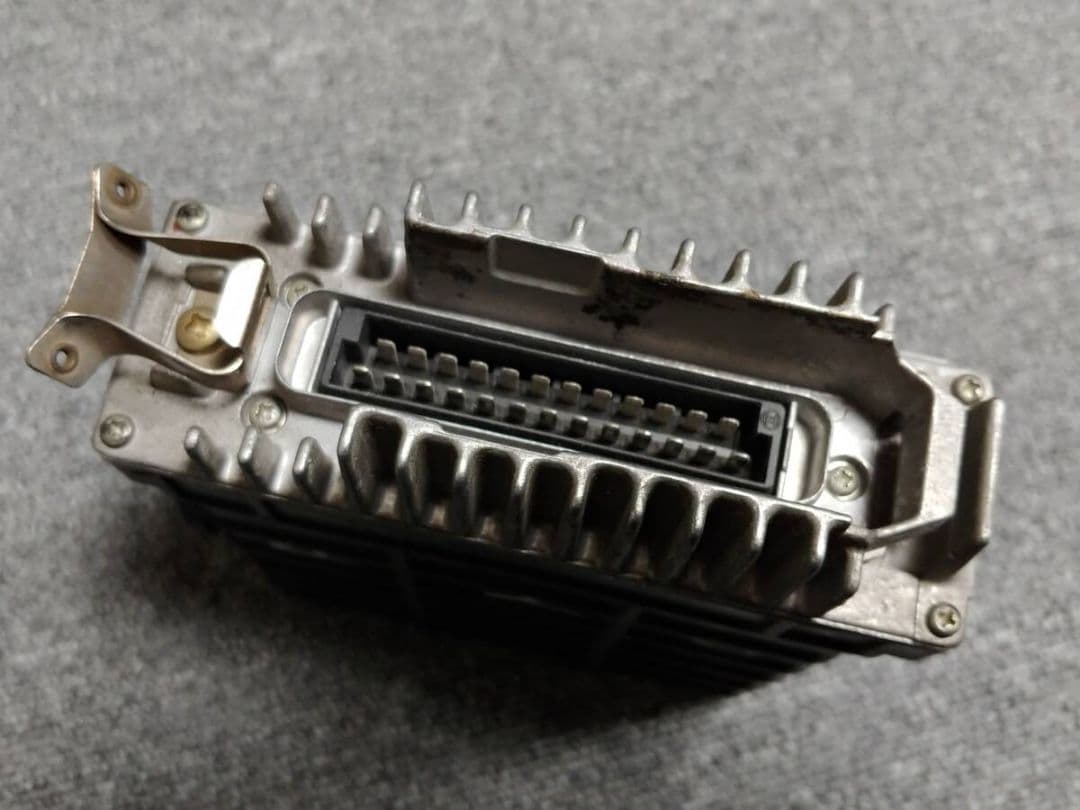 ベンツW126 BOSCH V8エンジンコントロール.KEモジュールユニット