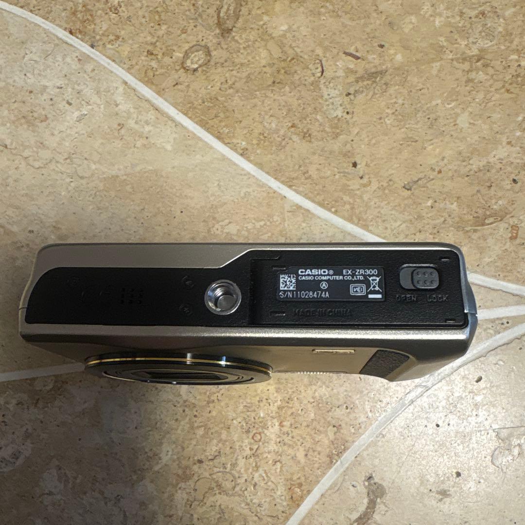 CASIO EX-ZR300コンパクトデジタルカメラ 動作未確認ジャンク品扱い