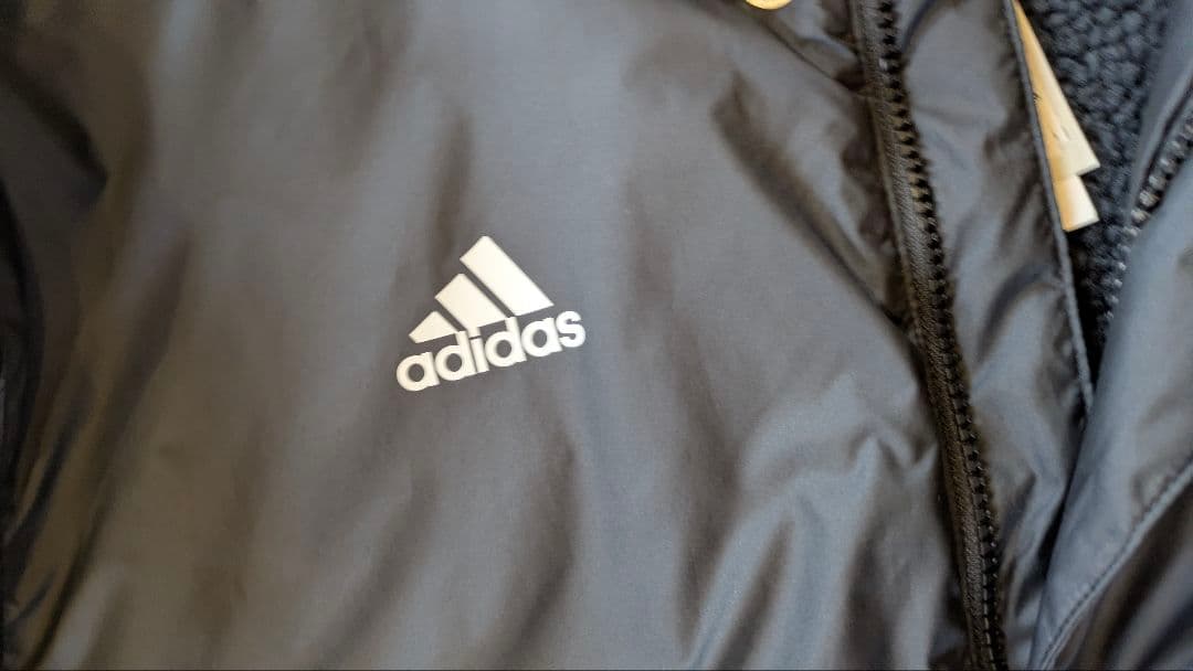 【週末値下げ実施中】adidas（アディダス）ベンチコート 大人 ボアコート