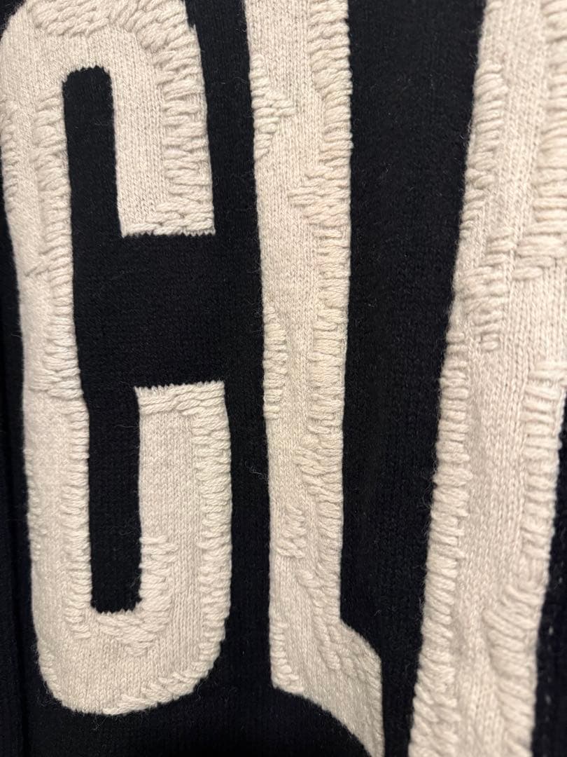 CLFロゴ入りオーバーサイズニット