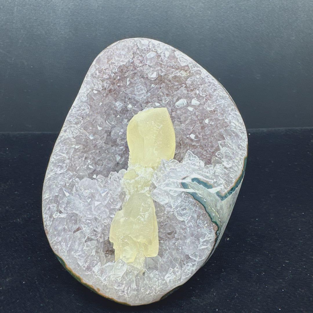 天然石 カルサイト共生アメジストの原石　置物　D.330