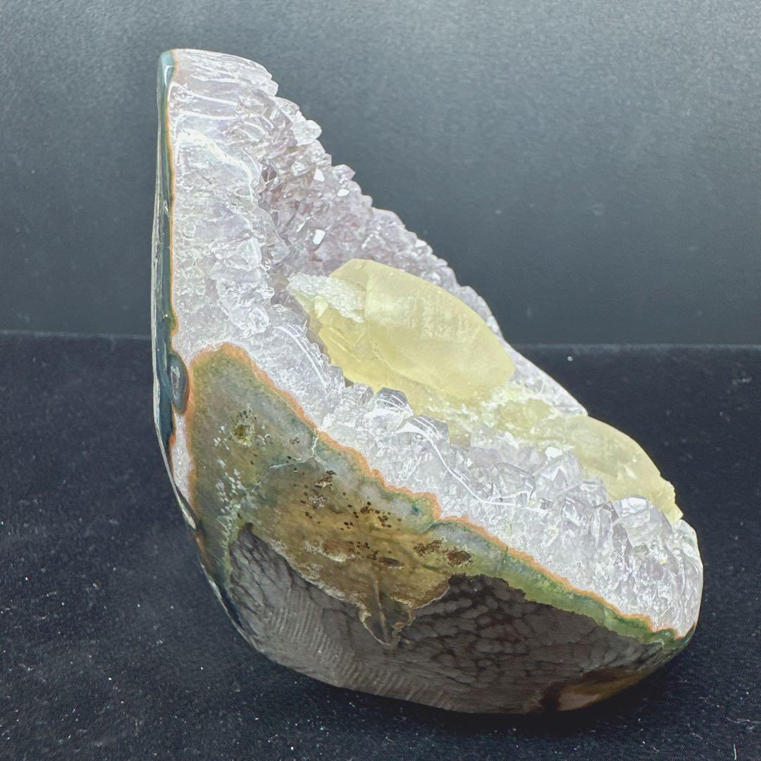 天然石 カルサイト共生アメジストの原石　置物　D.330