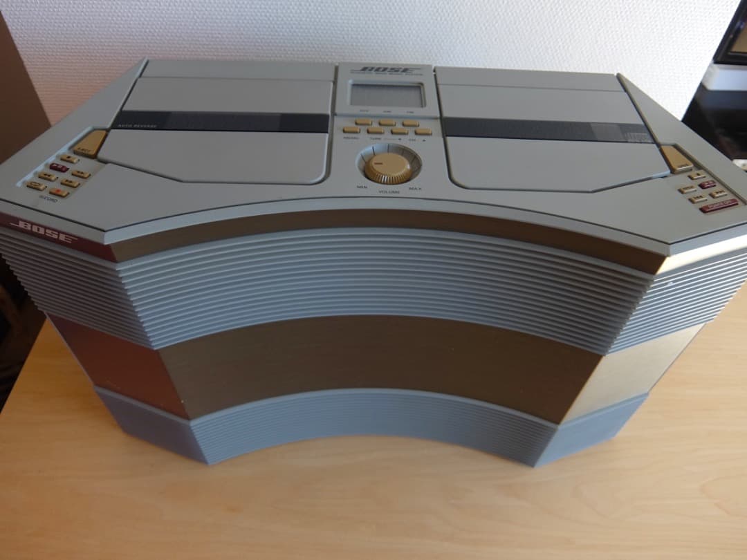 BOSE ボーズCDラジカセ AW-1D カセット可動、ラジオ受信可、CDやや難