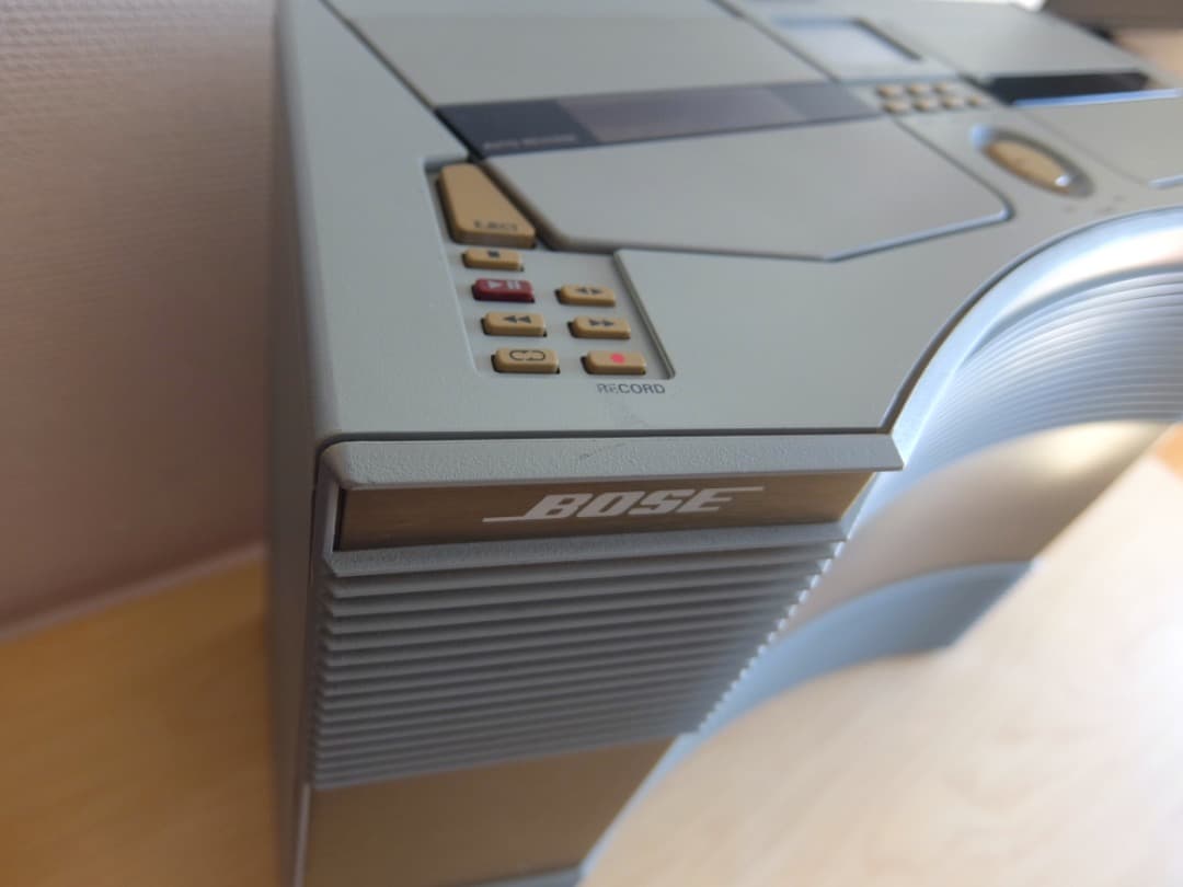 BOSE ボーズCDラジカセ AW-1D カセット可動、ラジオ受信可、CDやや難