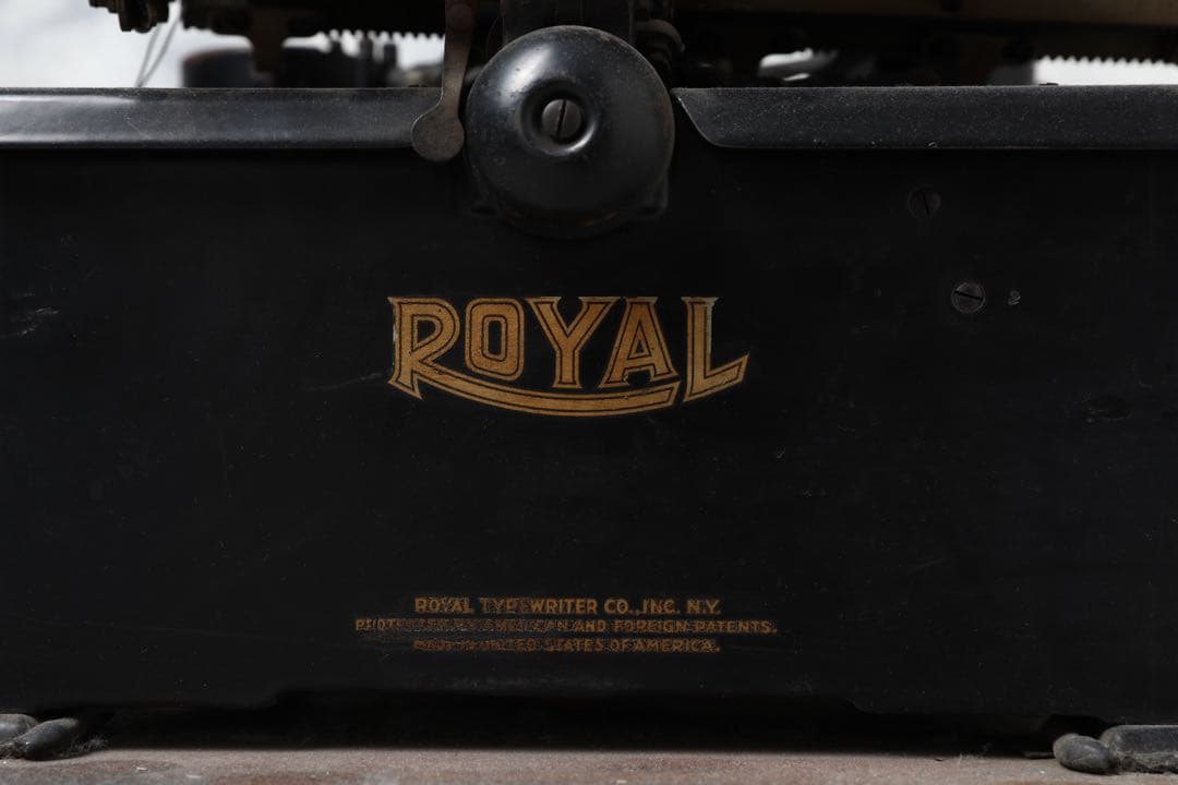  アンティーク　タイプライター　台座付