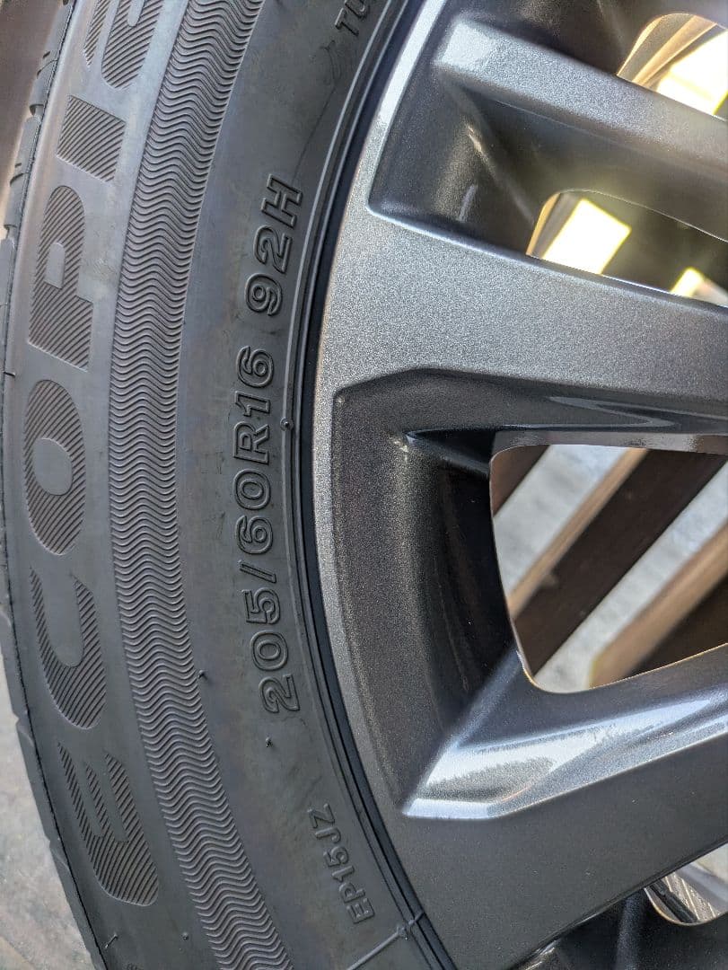 トヨタ　ノア　90系　新車外し　純正ホイール・タイヤ４本セット