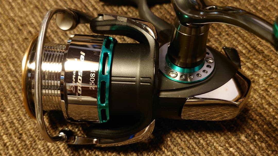 超希少廃盤ダイワ09エメラルダス コロッサル 2508RHW AIR 15 EX