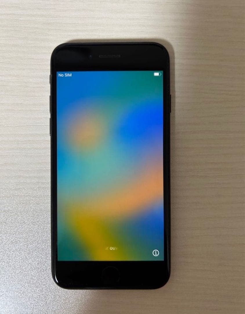 Apple iPhone SE(第2世代)ブラック本体