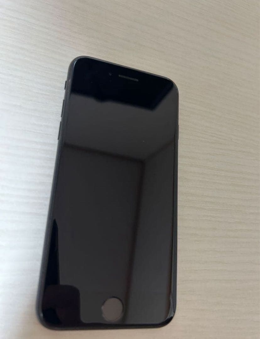 Apple iPhone SE(第2世代)ブラック本体