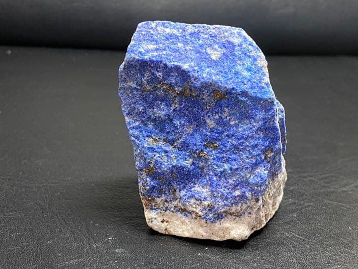ラピスラズリ　原石　147g