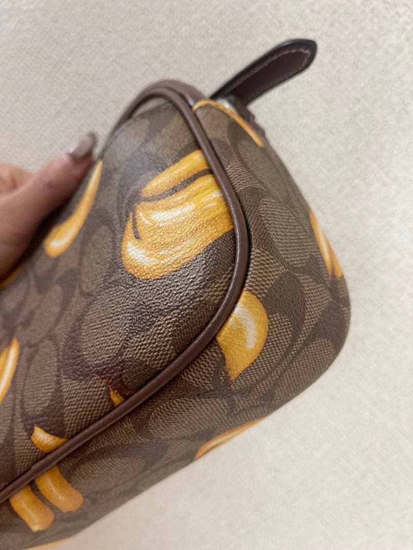 COACH バナナ柄 ショルダーバッグ