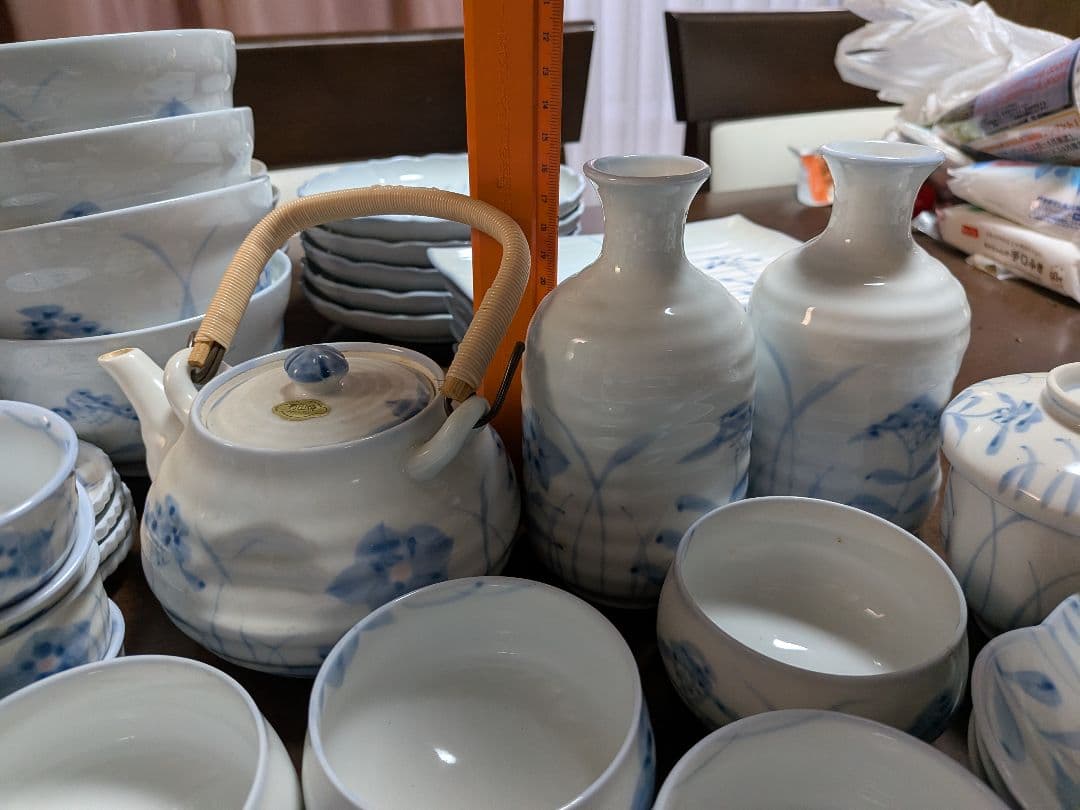 青い花柄の和風食器セット