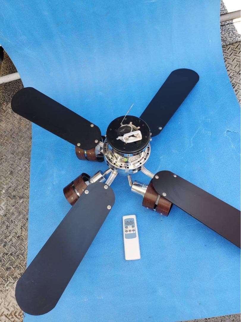 シーリングファンライト 照明リモコン付き モダン共箱送料無料！