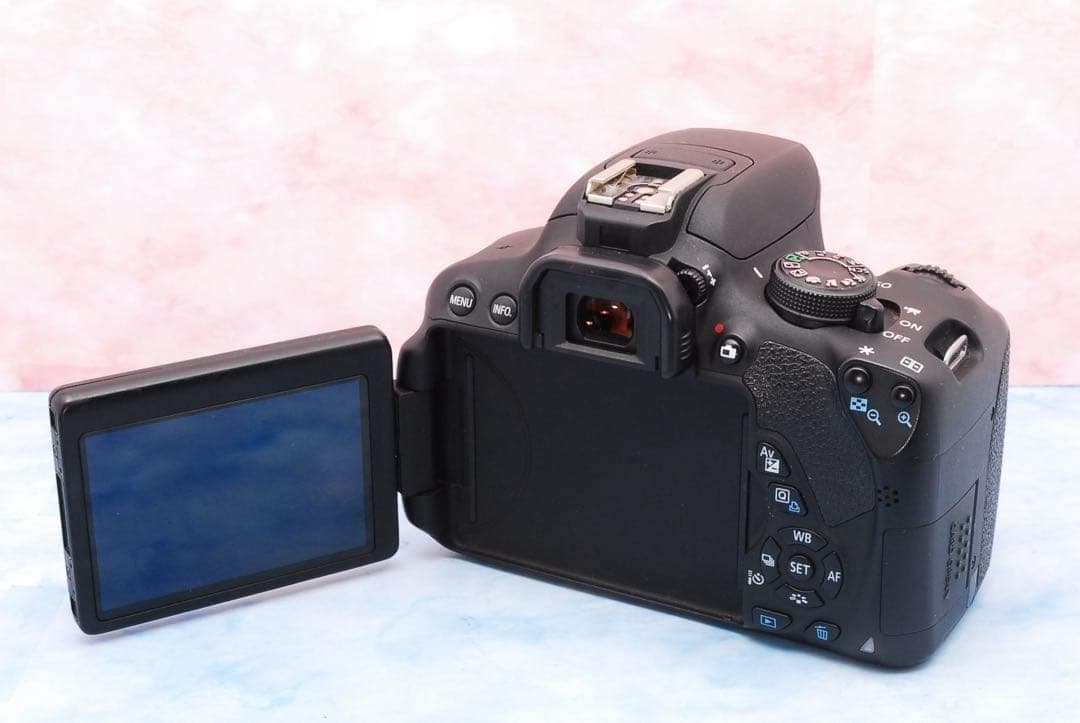 Canon Kiss X7i★一眼レフカメラ★バッグ付★便利な高倍率レンズ付