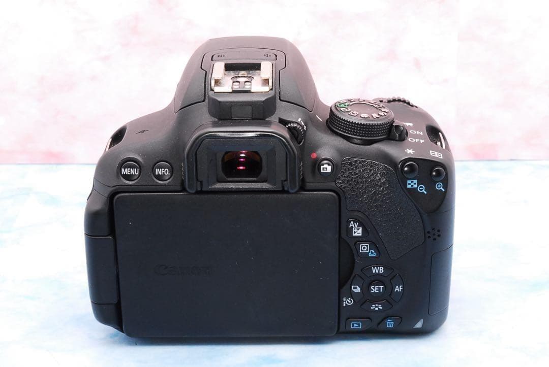 Canon Kiss X7i★一眼レフカメラ★バッグ付★便利な高倍率レンズ付