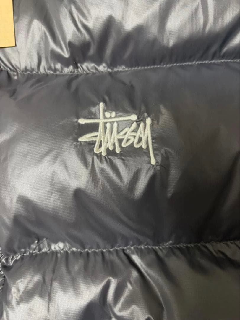 Stussy ブラックダウンジャケット