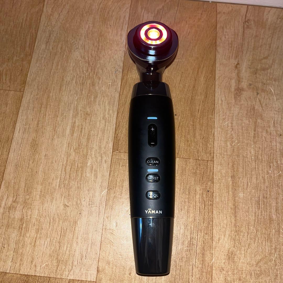 【美品】YA-MAN 美顔器 ルミナスリフト PSM-120B 充電スタンド付き