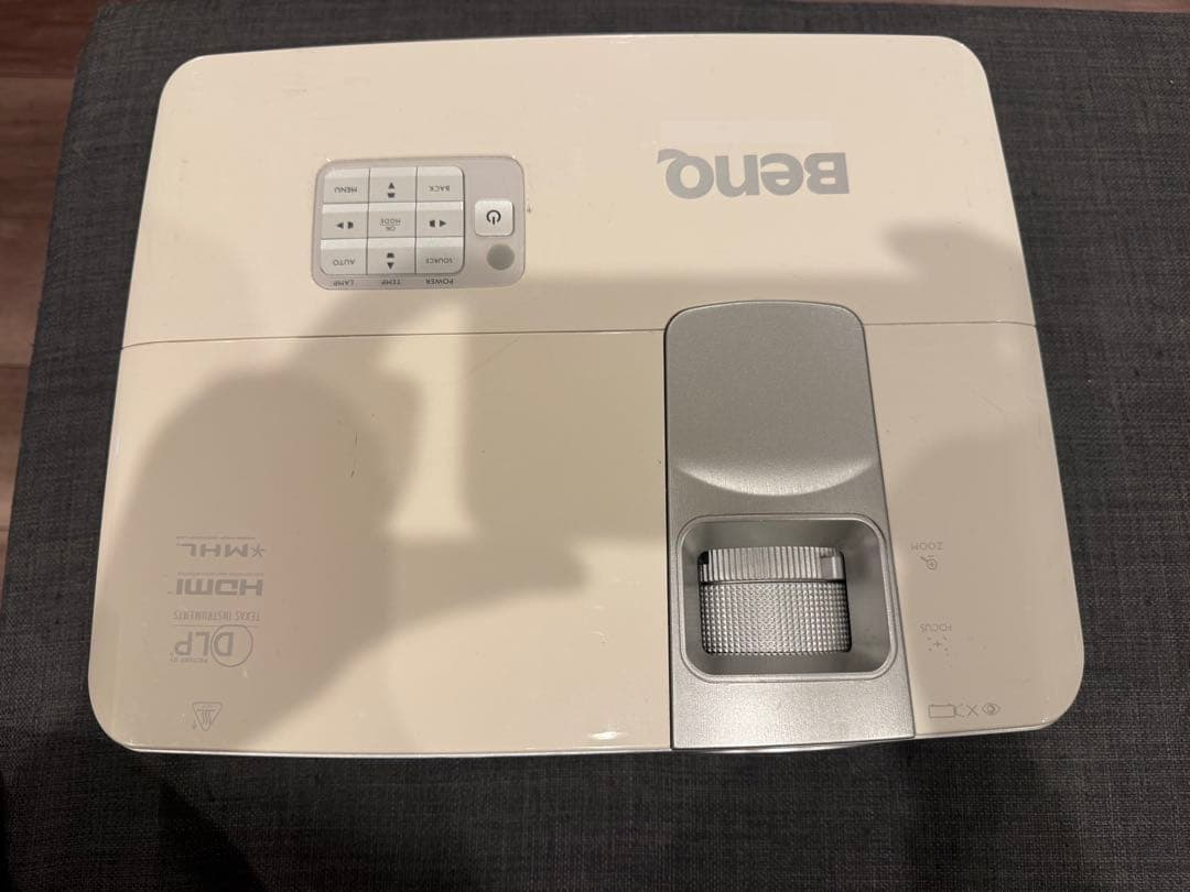 BenQ フルHD 短焦点プロジェクター W1080ST+（リモコン付き）