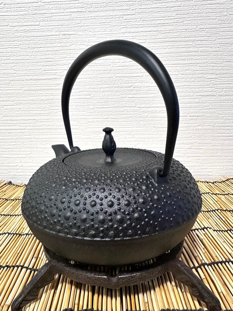 未使用品、栞付　南部盛榮堂ＯＩＧＥＮ造丸平丸亀甲メーカー保証ＩＨ対応品　南部鉄瓶