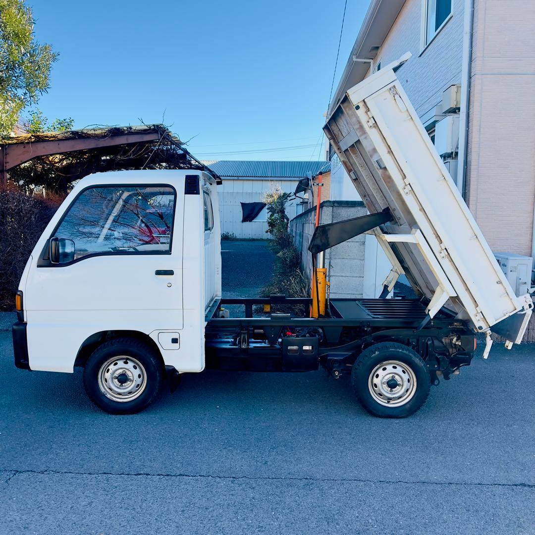 サンバーダンプ4WD、5速マニュアル、ELシフト、車検2年、走行3万キロ。