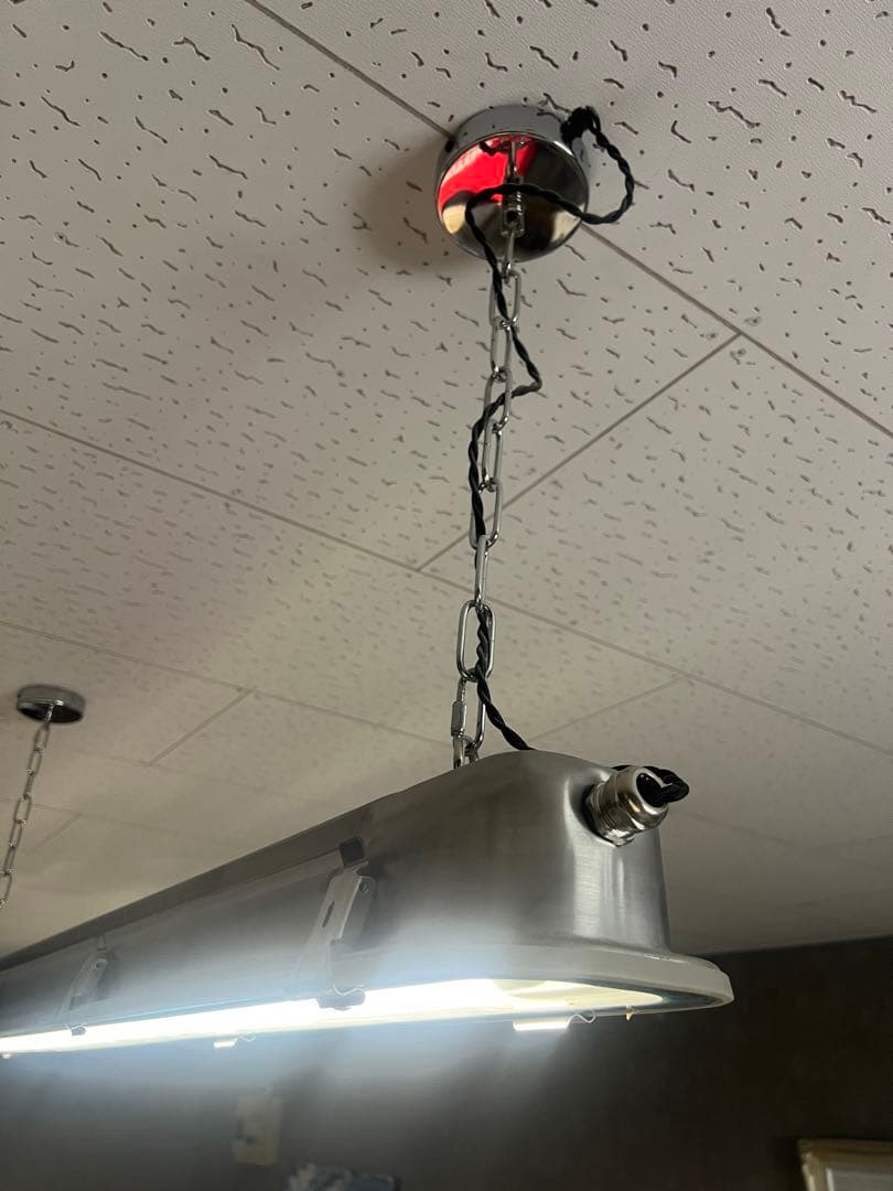 工場 照明インダストリアルリアル ビンテージ風 LED吊り 4つあり