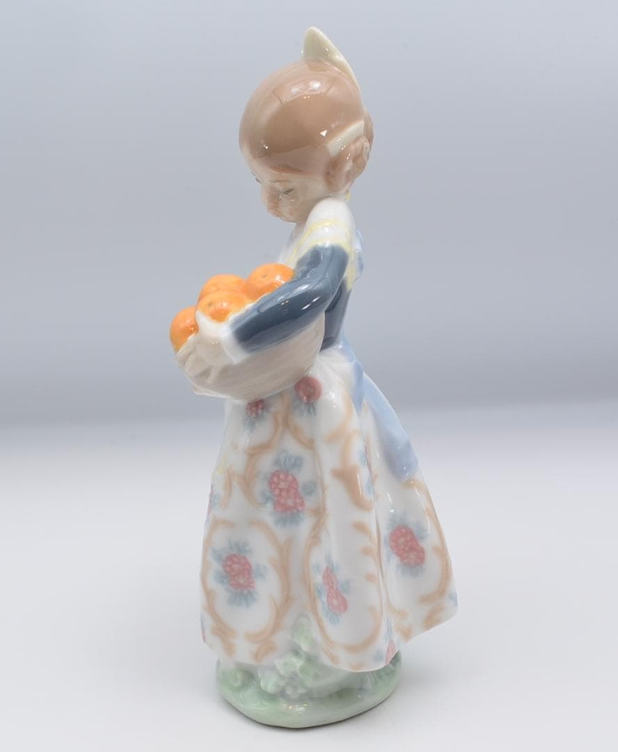 バレンシアの少女　＃4841　★リヤドロ　スペイン　光沢仕上げ　ヴィンテージ