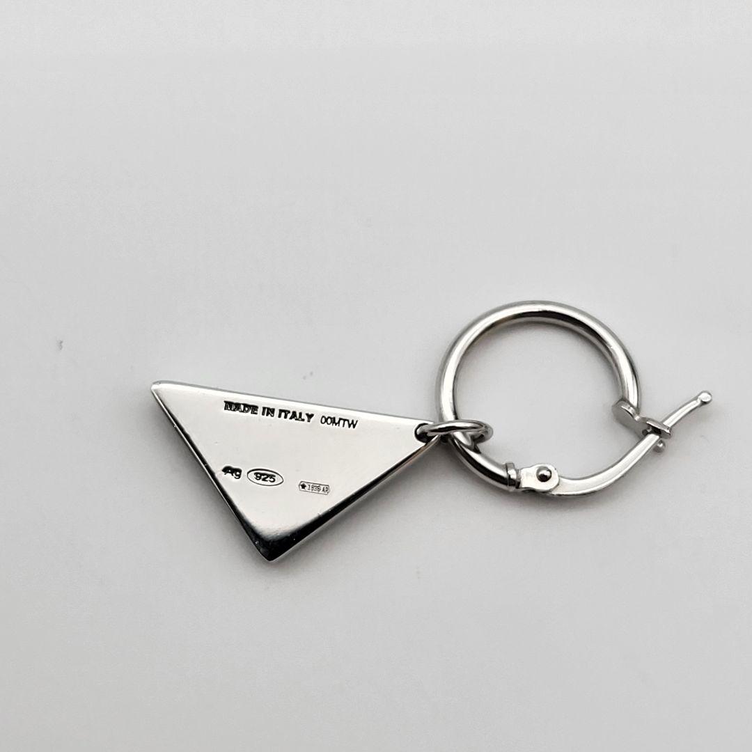 PRADA シルバー 三角形ピアス(片耳用) クリスタルロゴ ジュエル