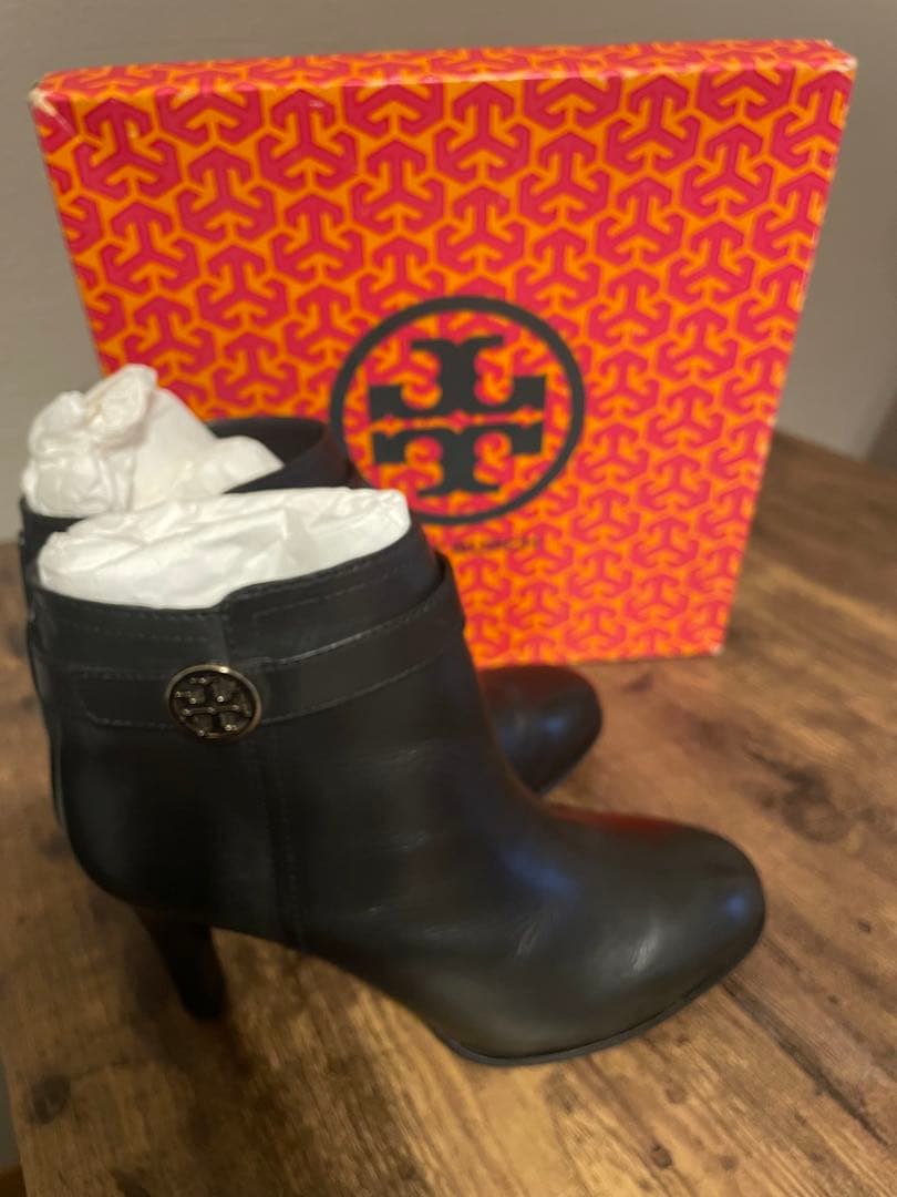 な*ご様 TORY BURCH 人気のブラック　ショートブーツ　8M 24.5〜