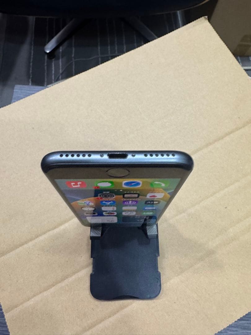 Apple iPhone 8スペースグレー 本体64GB SIMフリー222