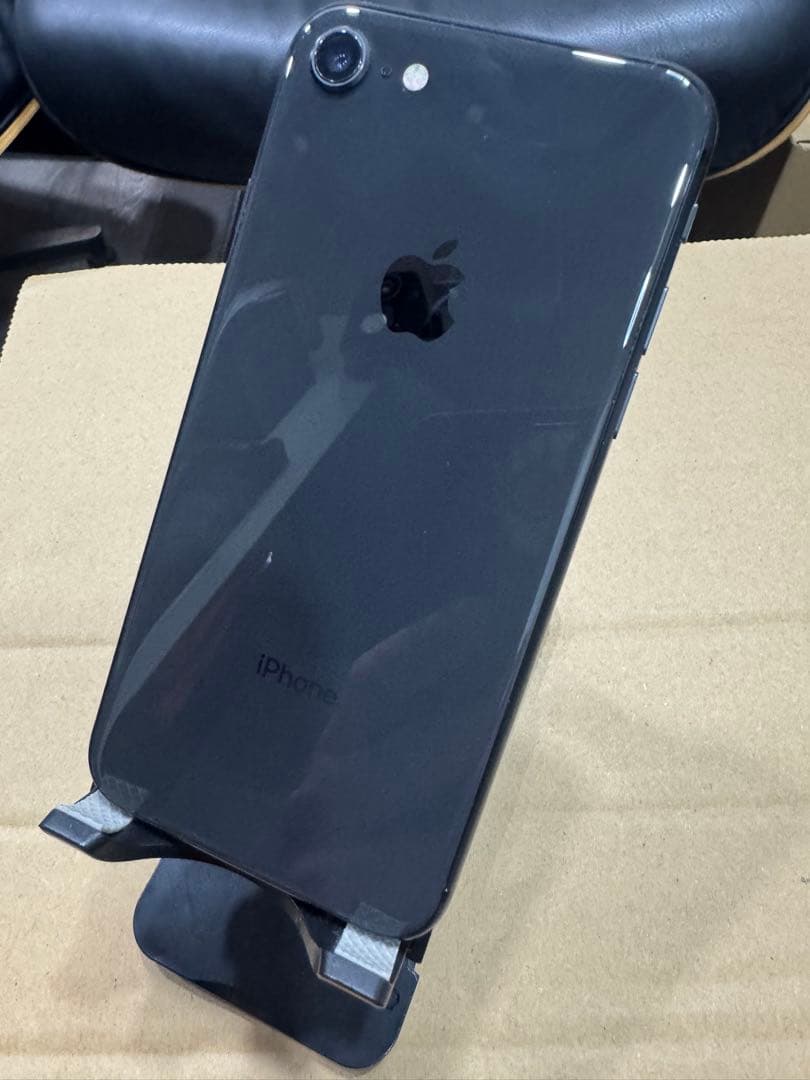 Apple iPhone 8スペースグレー 本体64GB SIMフリー222