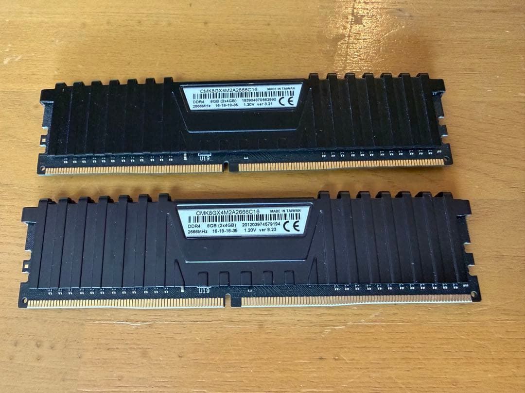 CORSAIR DDR4 4GB×4枚セット（合計16GB） メモリー