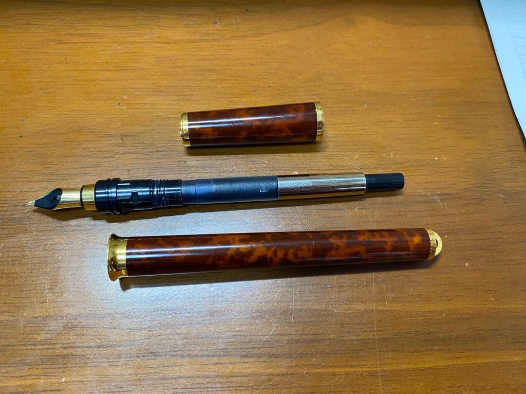 希少 S.T.DuPont 万年筆18金750 漆仕上げ コンバーター