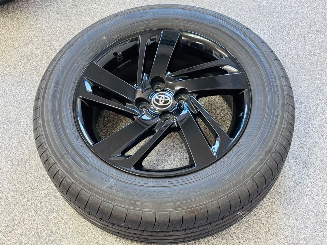 か*ん様 トヨタ•ライズ•ダイハツ•ロッキー•純正16インチ•ヨコハマタイヤ4本