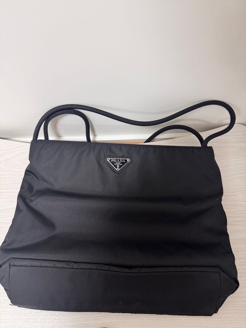 Prada ブラック ナイロン ショルダーバッグ