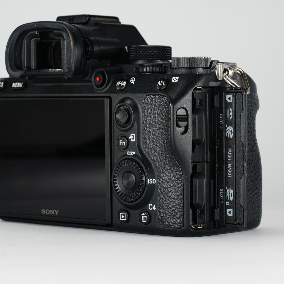 【完全セット】SONY α7III美品！22,358回/20万 すぐ撮影可能