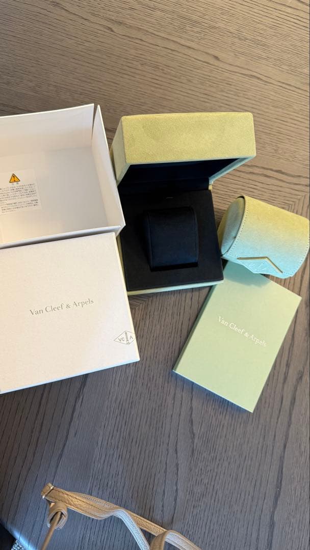 Van Cleef & Arpels ゴールド時計箱